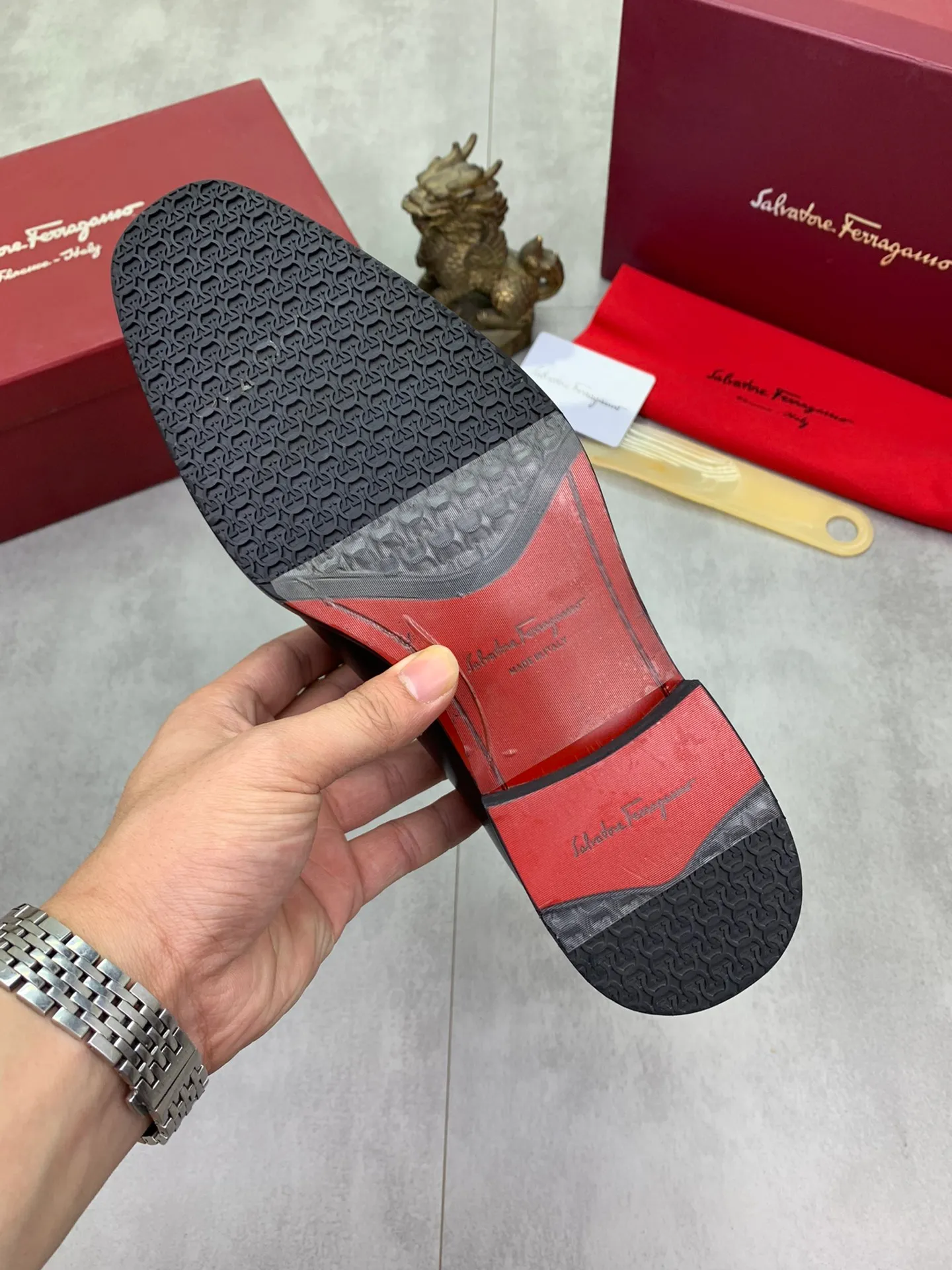 Men's men's shoes 💰P460💰[New style]🆘 Water-dyed cow lining [Ferragamo] Ferragamo's latest men's over-the-foot business leather shoes🇨🇳Official website original 1:1 molding💯The first layer is made of Italian imported calfskin➕Luxurious genuine cowhide lining, soft and comfortable🌴High-end atmosphere, the first choice for men with high taste🍍38-45 Black 🉑️Select